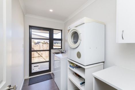 Photo of property in 8 Trump Place, Kelvin Grove, Palmerston North, 4414