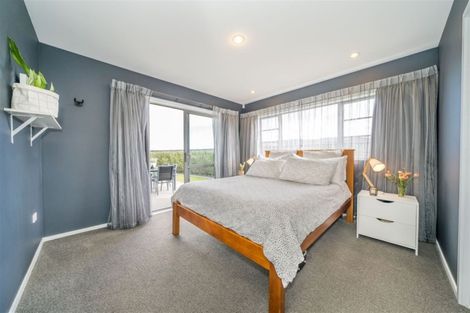 Photo of property in 77 Sunstone Crescent, Timberlea, Upper Hutt, 5018