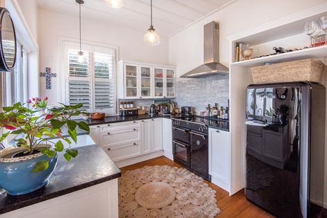 Photo of property in 6 Kapai Road, Devonport, Auckland, 0624