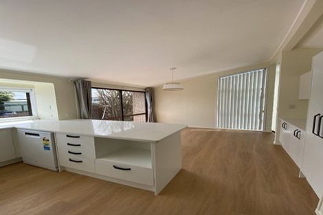 Photo of property in 1/6 Clare Place, Glenfield, Auckland, 0629