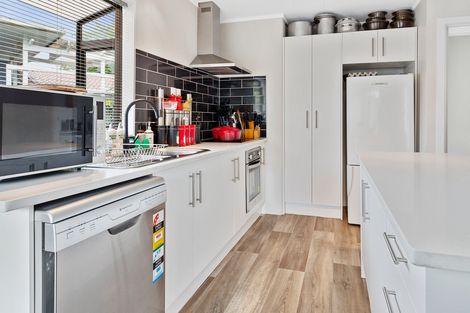 Photo of property in 8 Pinehurst Place, Wattle Downs, Auckland, 2103