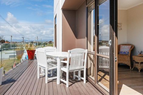 Photo of property in 8 Roore Street, Foxton Beach, Foxton, 4815