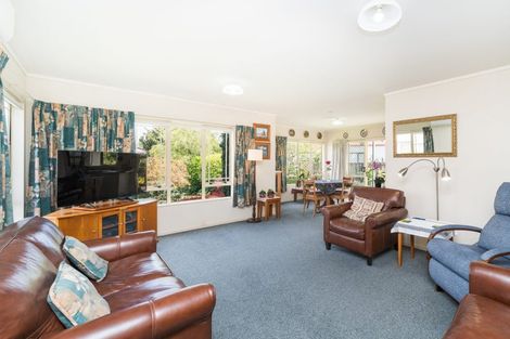 Photo of property in 18 Dalfield Place, Highbury, Palmerston North, 4412