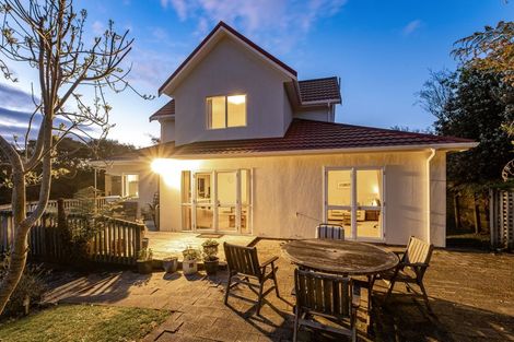 Photo of property in 21 Saunders Close, Whitby, Porirua, 5024