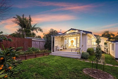 Photo of property in 14a Taioma Crescent, Te Atatu Peninsula, Auckland, 0610