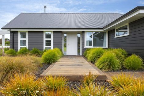 Photo of property in 6 Kahikatea Drive, Kinloch, Taupo, 3377