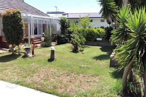 Photo of property in 35a Bradbury Road, Botany Downs, Auckland, 2010