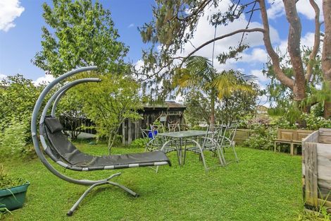 Photo of property in 9 Woodhouse Place, West Harbour, Auckland, 0618