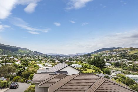 Photo of property in 5 Linacre Way, Tawa, Wellington, 5028