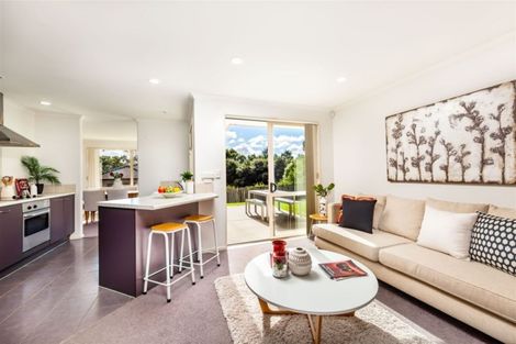 Photo of property in 15 Condor Place, Unsworth Heights, Auckland, 0632