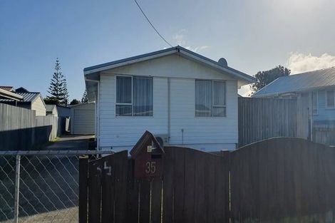 Photo of property in 35 Raupo Street, Castlecliff, Whanganui, 4501