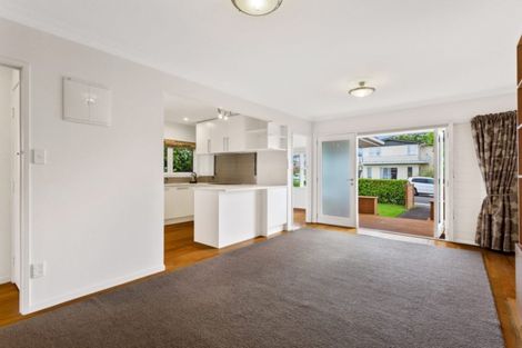 Photo of property in 1/5 Dudding Avenue, Northcote, Auckland, 0627
