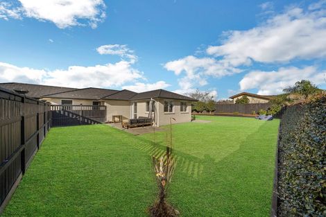 Photo of property in 15 Malbec Place, Huapai, Kumeu, 0810