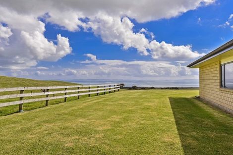 Photo of property in 1880 South Head Road, South Head, Helensville, 0874