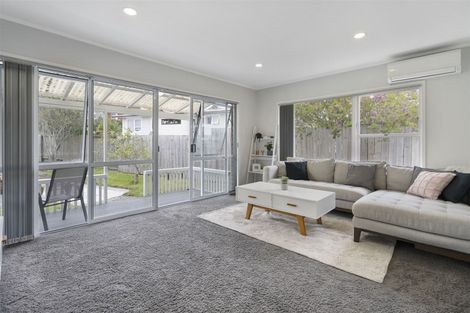 Photo of property in 1/13 Wykeham Place, Glenfield, Auckland, 0629