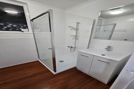 Photo of property in 20 Larnoch Road, Henderson, Auckland, 0610