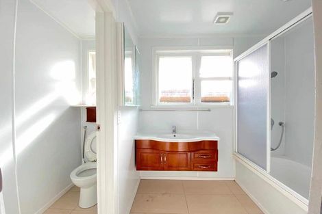 Photo of property in 39 Hill Crescent, New Lynn, Auckland, 0600