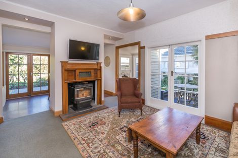 Photo of property in 92 Martin Avenue, Beckenham, Christchurch, 8023