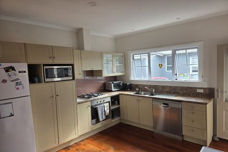 Photo of property in 28 List Street, Welbourn, New Plymouth, 4310