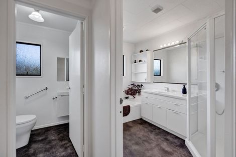 Photo of property in 14 Sequoia Grove, Merrilands, New Plymouth, 4312