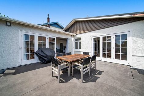 Photo of property in 18 Bulteel Street, New Plymouth, 4310