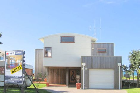 Photo of property in 117 Karewa Parade, Papamoa Beach, Papamoa, 3118