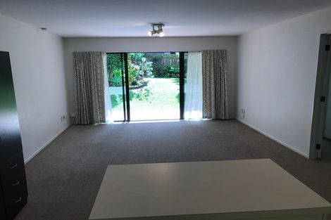 Photo of property in 8e Arotau Place, Grafton, Auckland, 1023