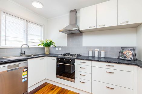 Photo of property in 28a Kelvin Road, Papakura, 2110