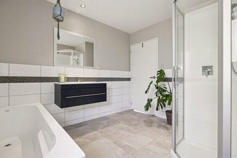 Photo of property in 18 Crabb Fields Lane, Riverhead, 0820