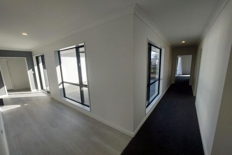 Photo of property in 21 Irvines Track, Halswell, Christchurch, 8025