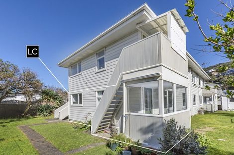 Photo of property in 3/139 Queens Drive, Lyall Bay, Wellington, 6022