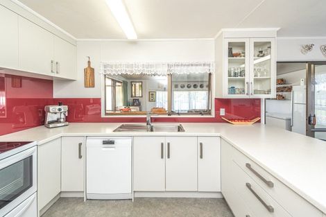 Photo of property in 18 Swinbourne Street, Waverley, 4510