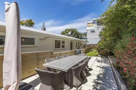 Photo of property in 28 Oak Avenue, Paremata, Porirua, 5024