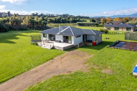 Photo of property in 12 Faydon Close, Ohau, Levin, 5570
