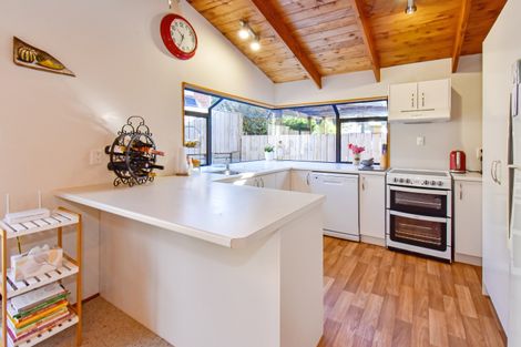 Photo of property in 2/12 Spears Place, Botany Downs, Auckland, 2010