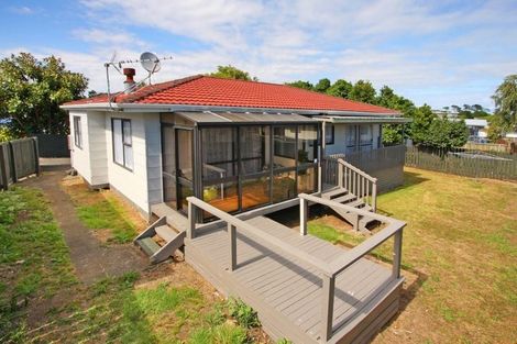 Photo of property in 2/32 Kennington Drive, Clendon Park, Auckland, 2103