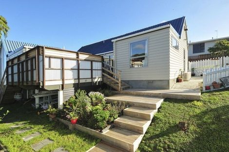 Photo of property in 3 Lone Tree Grove, Kelson, Lower Hutt, 5010