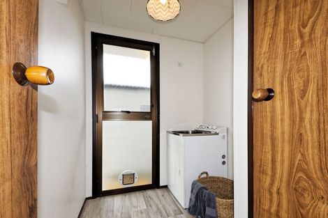 Photo of property in 1/4 Hanson Place, West Harbour, Auckland, 0618