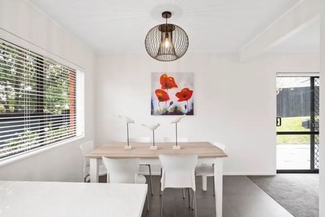 Photo of property in 2/303a Great North Road, Henderson, Auckland, 0612