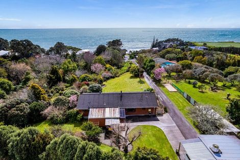 Photo of property in 18 Onaero Beach Road, Onaero, Waitara, 4383