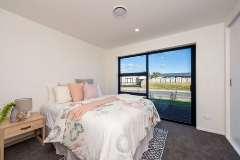 Photo of property in 14 Seagrass Place, Otaki Beach, Otaki, 5512