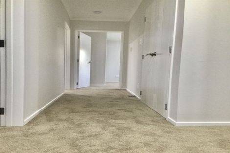 Photo of property in 4223a Great North Road, Glendene, Auckland, 0602