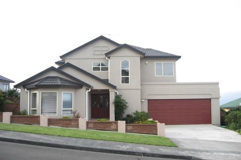 Photo of property in 9 Bennett Grove, Newlands, Wellington, 6037