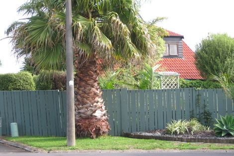 Photo of property in 2/9 Ursula Place, Half Moon Bay, Auckland, 2012