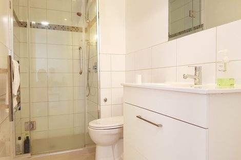 Photo of property in 2/37 Shakespeare Road, Milford, Auckland, 0620