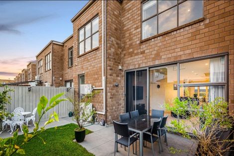 Photo of property in 16 Purchas Hill Drive, Stonefields, Auckland, 1072
