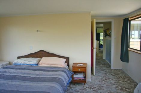 Photo of property in 65 Seaview Road, Cable Bay, 0420