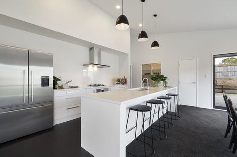 Photo of property in 11 Coutts Way, Fitzherbert, Palmerston North, 4410