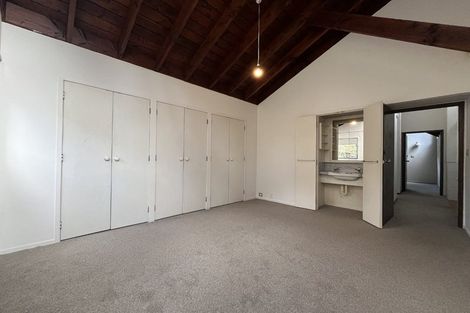 Photo of property in 24 Valley Road, Northcote, Auckland, 0626