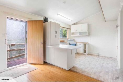 Photo of property in 2/111 Eskdale Road, Birkdale, Auckland, 0626